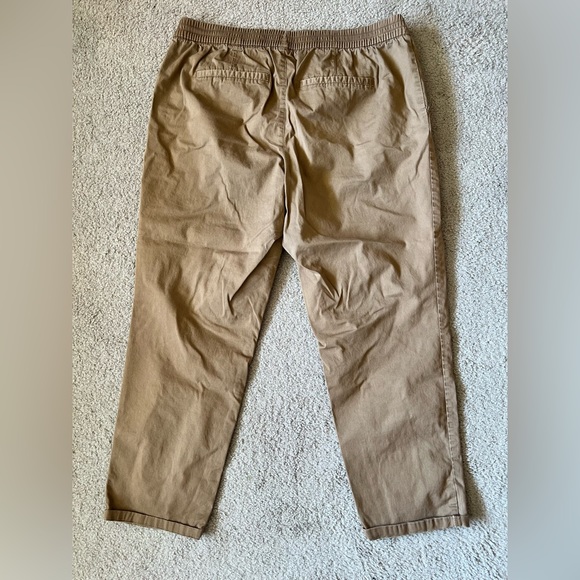 2 Pairs women’s Old Navy size 14 pull on ankle khakis - Picture 5 of 7